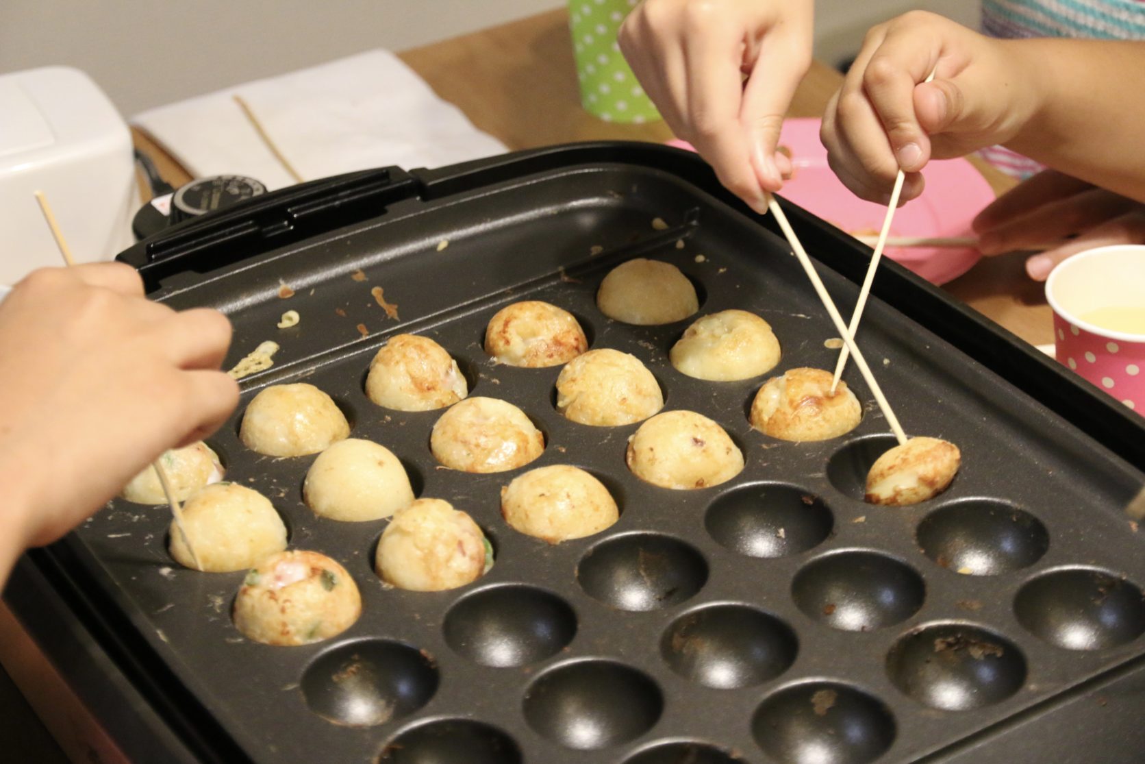 大阪の名物グルメ「たこ焼き」