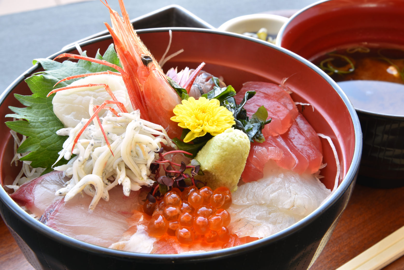 札幌の名物グルメ「海鮮丼」